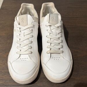 On The Roger Centre Court Women’s 7.5 M